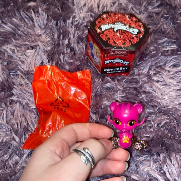 - Miraculous ladybug ROARR kwami surprise NWT! - Picture 2 of 3